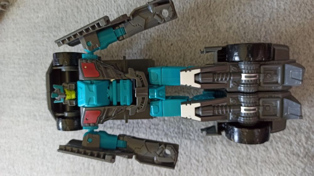 Transformers Combiner Wars Oversized Offroad