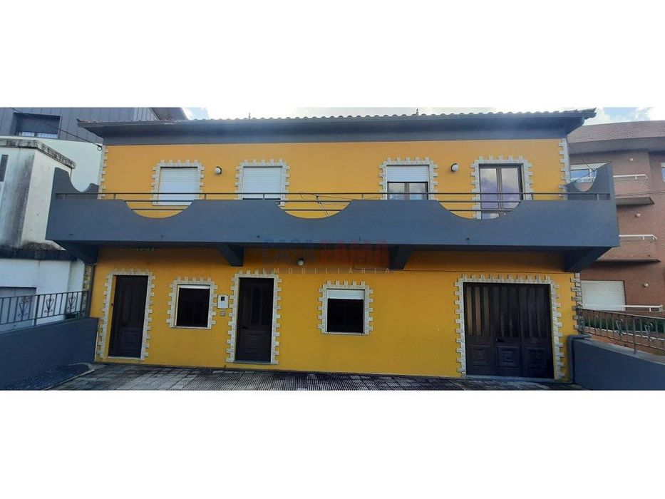 Moradia com 2 habitações ótima oportunidade para investidor!