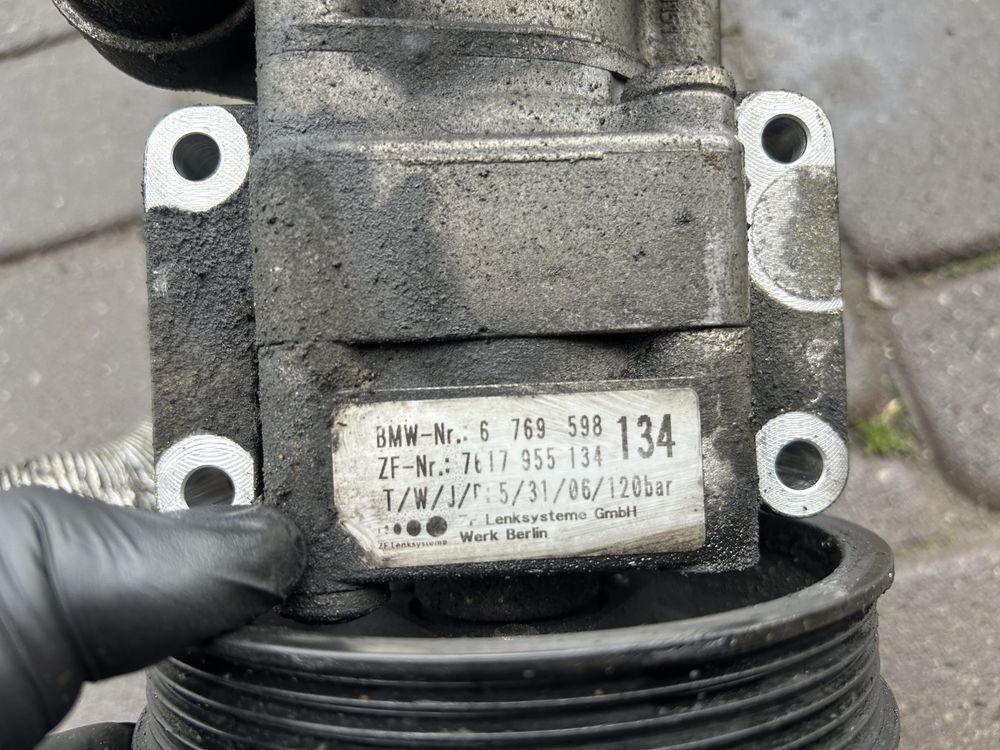 Pompa wspomagnia n46 obudowa termostatu n46 320i e90 e91 120i e87