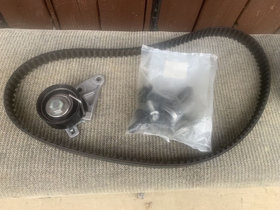 Ремінь ГРМ з помпою Ford Focus 538028810