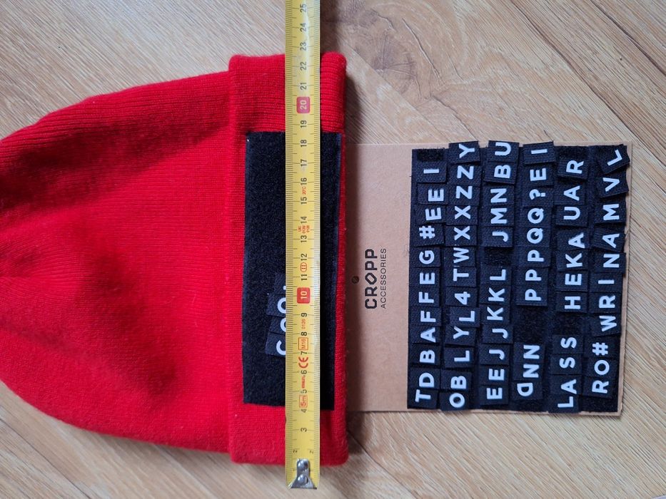 Czapka beanie z odczepianymi literkami