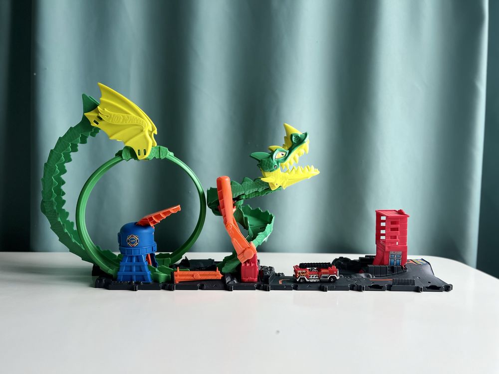 Ігровий набір HotWheels Fire Dragon Attack