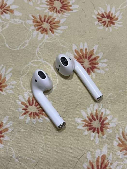 Продам 2 навушника Airpods 2019 (Можна і по 1)