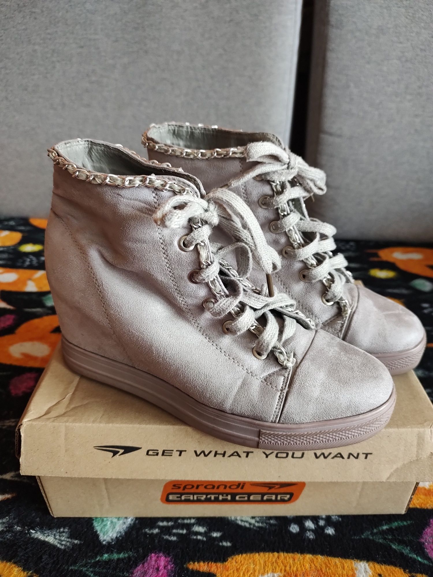 Sneakersy botki na koturnie z łańcuszkiem 39