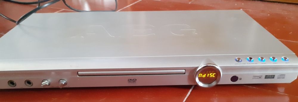 DVD AEG com oferta de cerca de 40 filmes