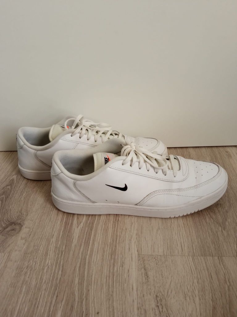 Białe skórzane sneakersy Nike rozmiar 46