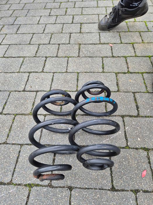 vw passat b5 kombi sprężyna sprężyny tył tylne komplet