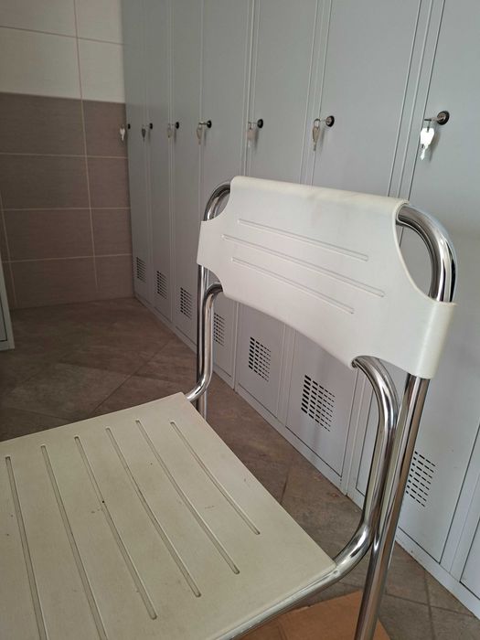 Stół i 6 krzeseł plastikowych, zestaw mebli, do kuchni