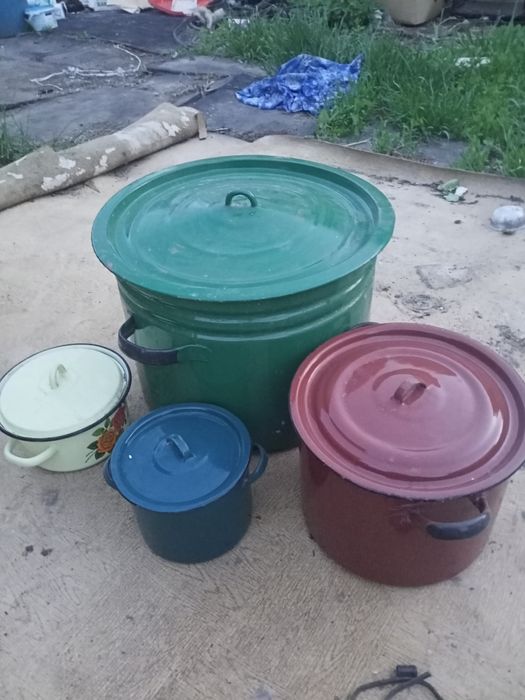 Кстрюлі емаліровані