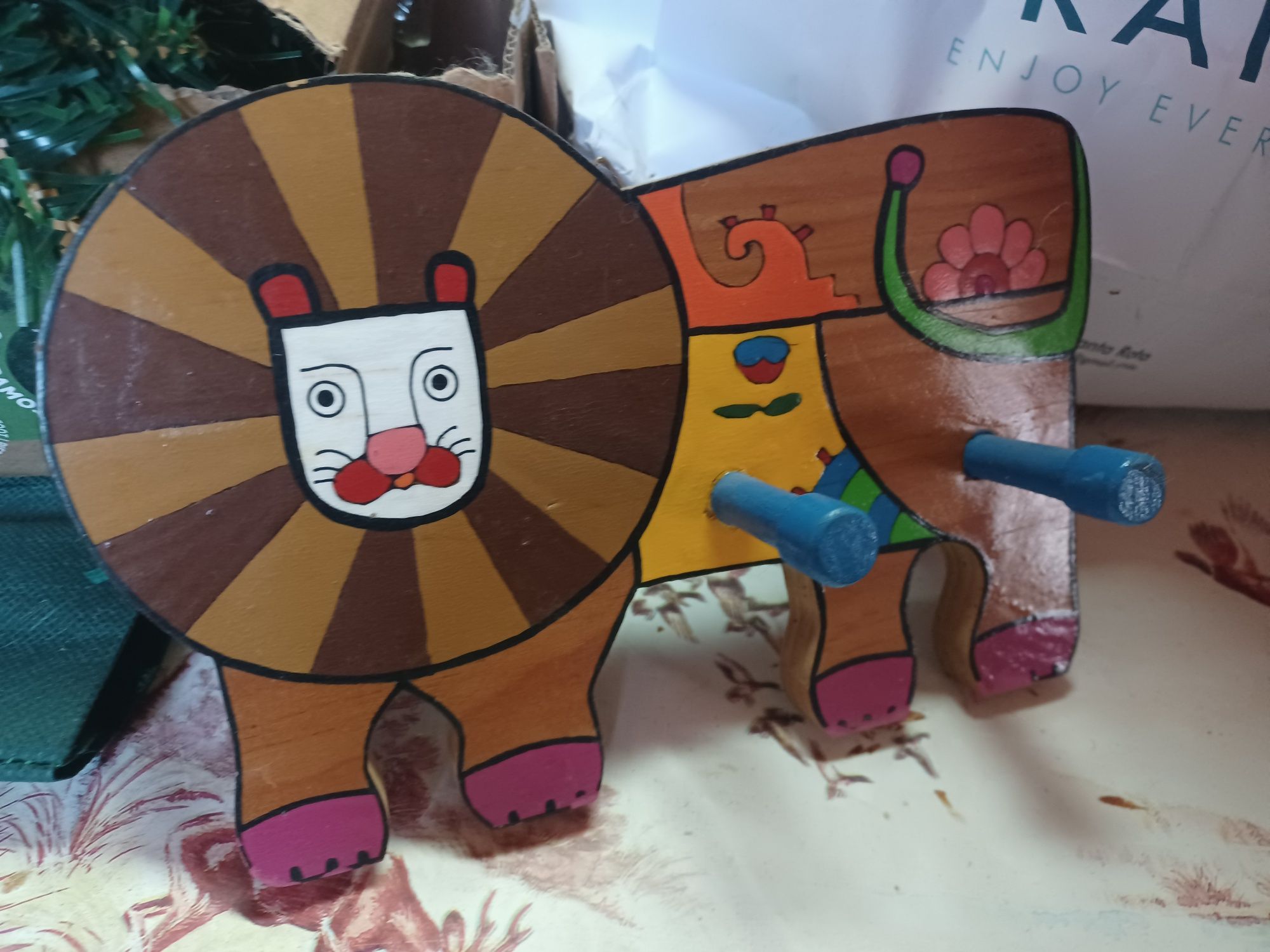 Cabide de parede infantil