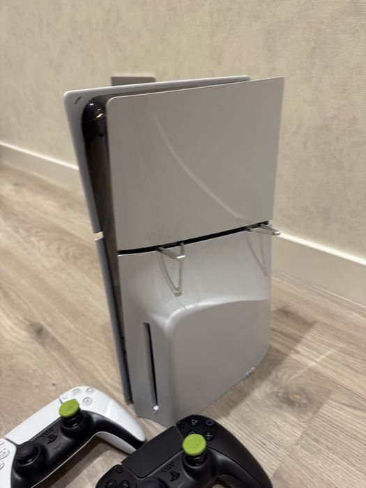 Продам, нет времени играть, Ps5 приставка для игр