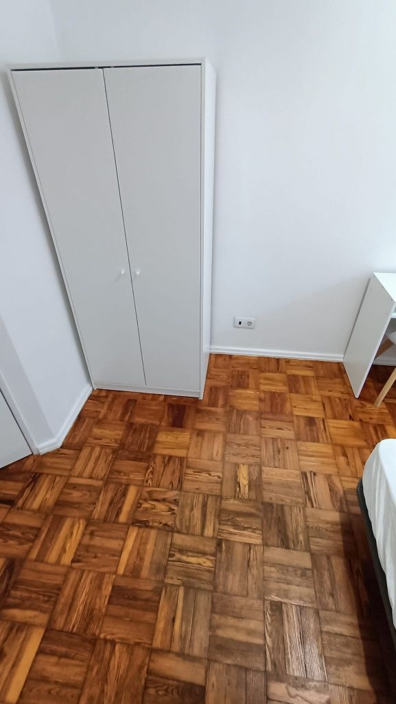 Para Rapariga , com casa de banho privativa e mini frigorifico