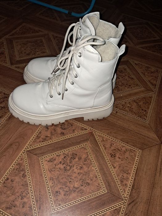 Женские зимние ботинки