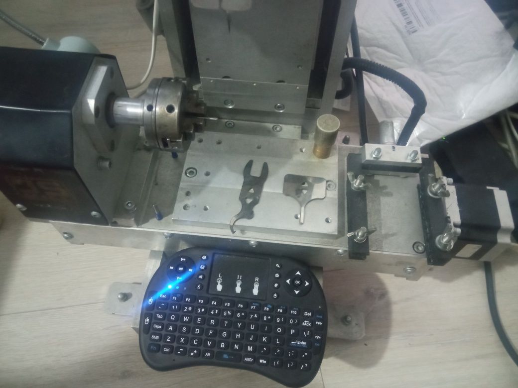 WM-1400 - точний фрезерний ювелірний станок з чпу версат для ювелірних