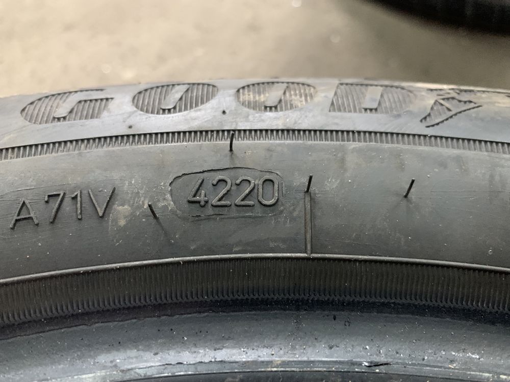 2szt para Goodyear Ultra Grip Cargo 225/55r17C „4220” ZIMA BUS