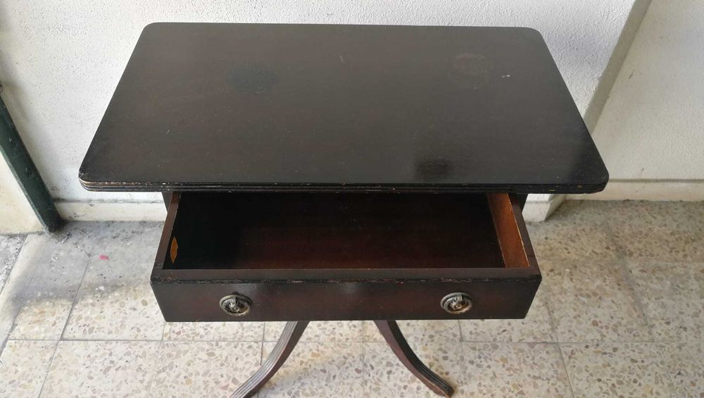 Consola em Madeira escura