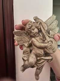 Peça de decoração em forma de anjo
