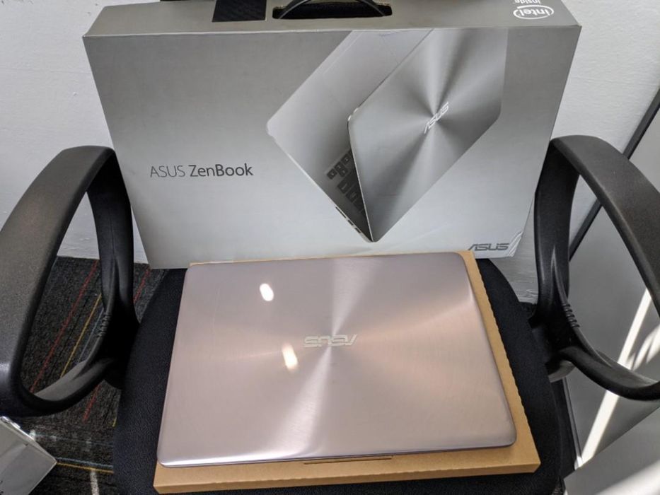 Laptop 14cali ’ ASUS ZenBook i3 /8GB/256SSD/Win10 j.nowy!