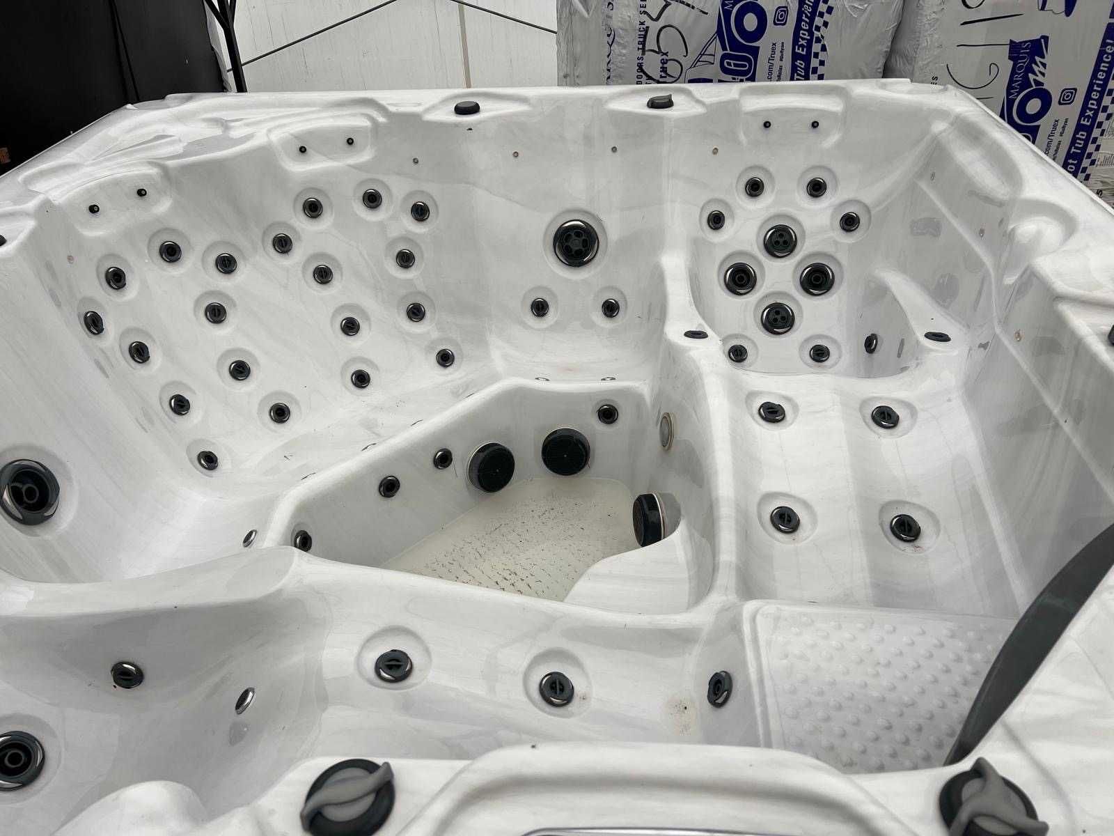 Jacuzzi Premium Carmargue–6 os. z Leżankami, 77 Dysz, LED, Ozon, Audio