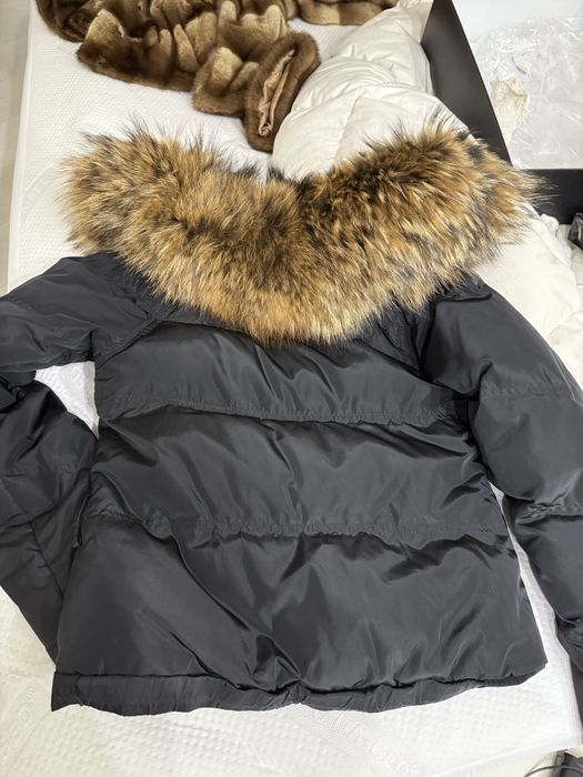 Куртка зимняя продам черная натуральный мех енот