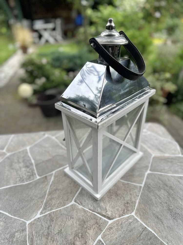 Biały drewniany lampion/latarnia