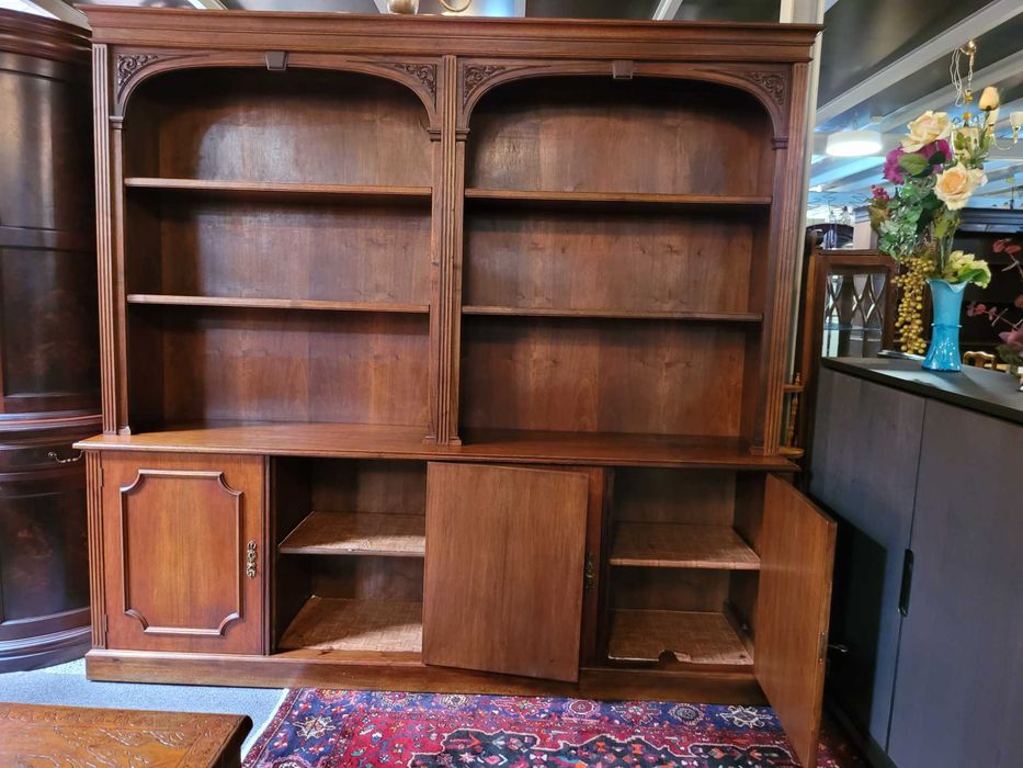 Móvel / estante em madeira maciça para sala ou escritório