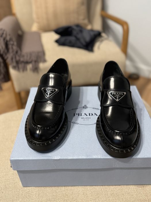 Оригінальні шкіряни макасини Prada чорного кольору
