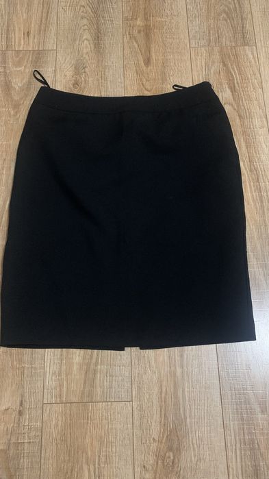 Класична чорна спідниця
