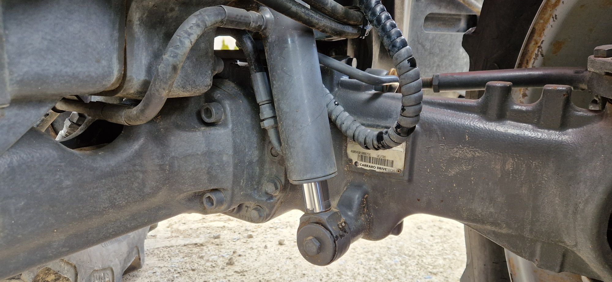 Ciągnik sadowniczy Massey Ferguson 3710F TUZ+WOM