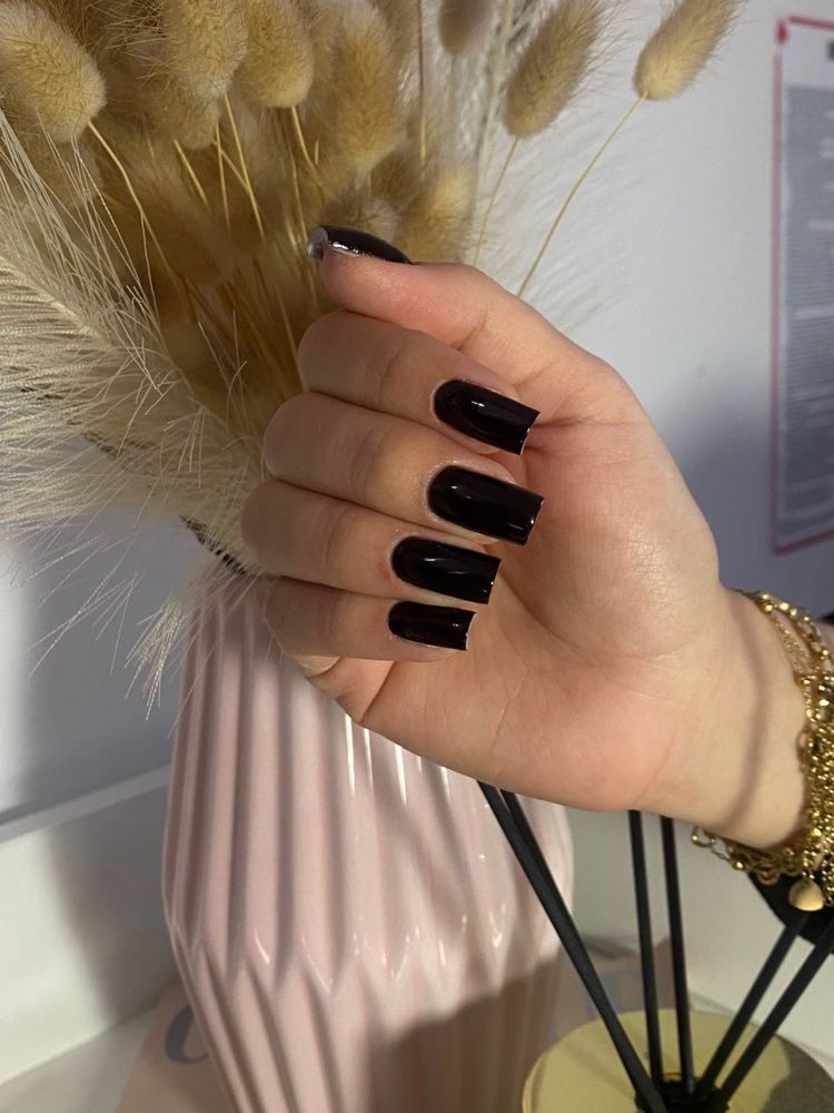 Manicure przedłużanie paznokci pedicure