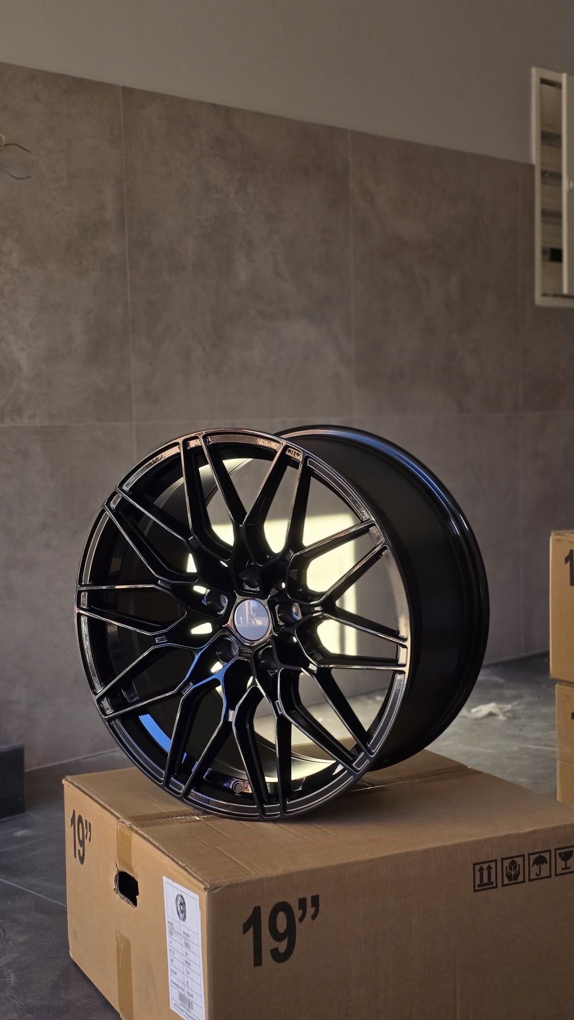 Felgi R19 do BMW 5x112 G30 G20 G21 G31 G26 G22 i inne