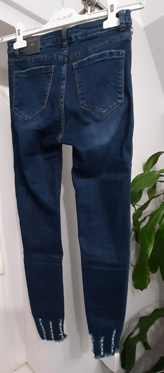 NOWE spodnie jeansowe