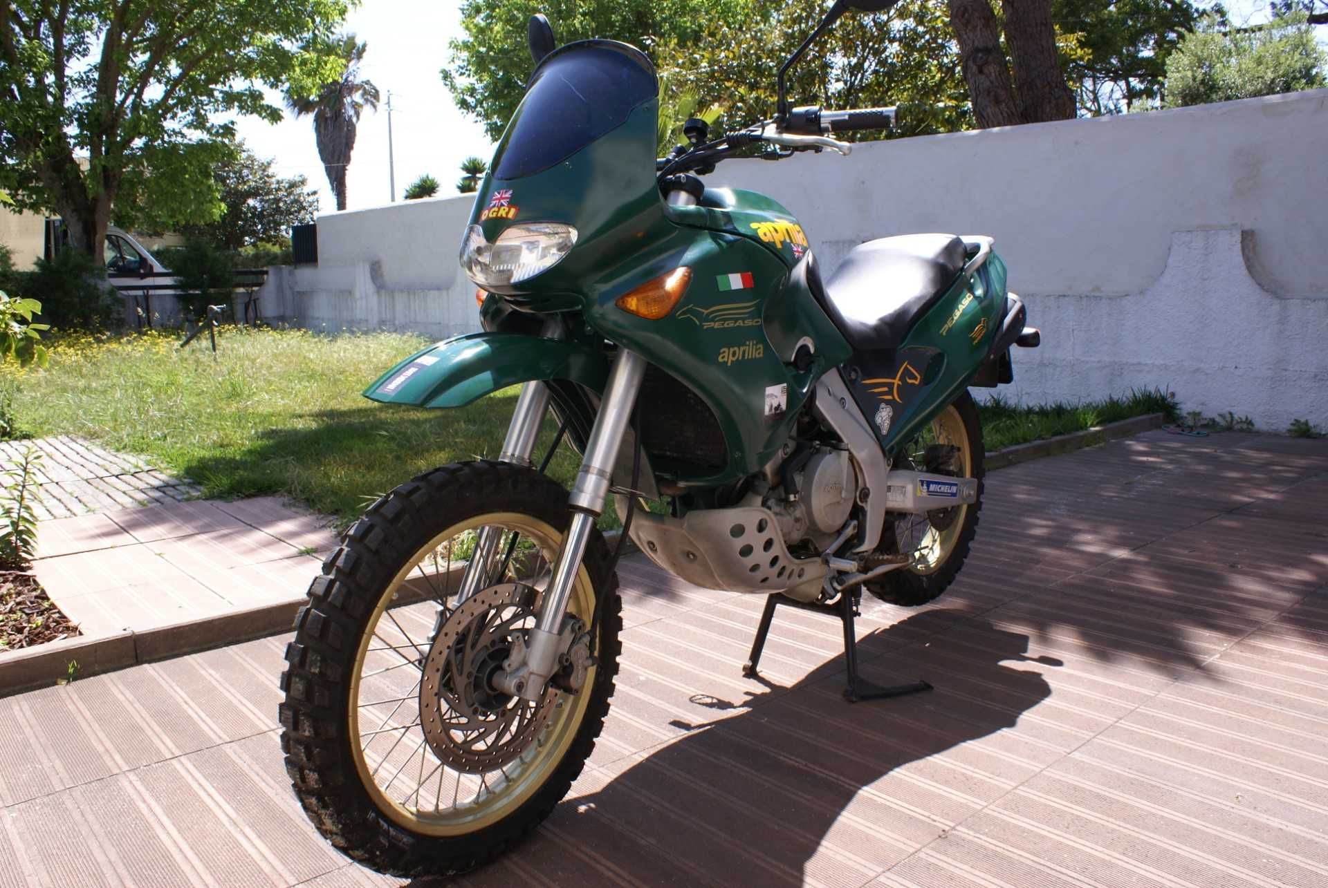 Aprilia Pegaso 650, em excelente estado