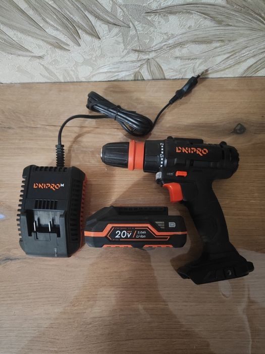 Шуруповерт-дриль Днипро М