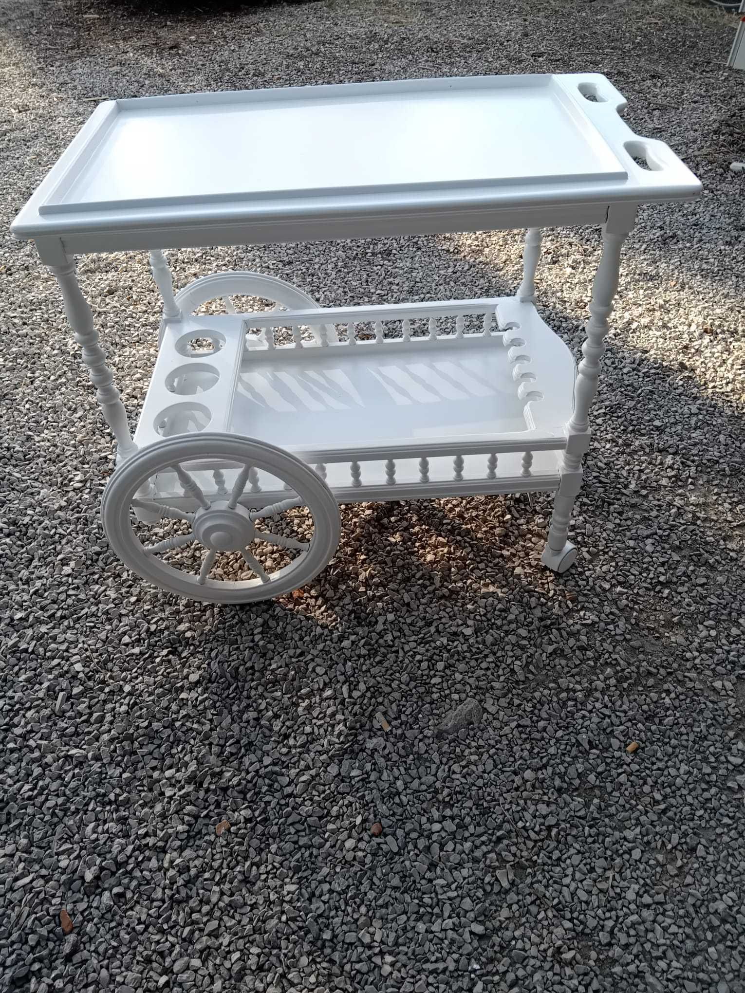 Carrinho de chá decorativo