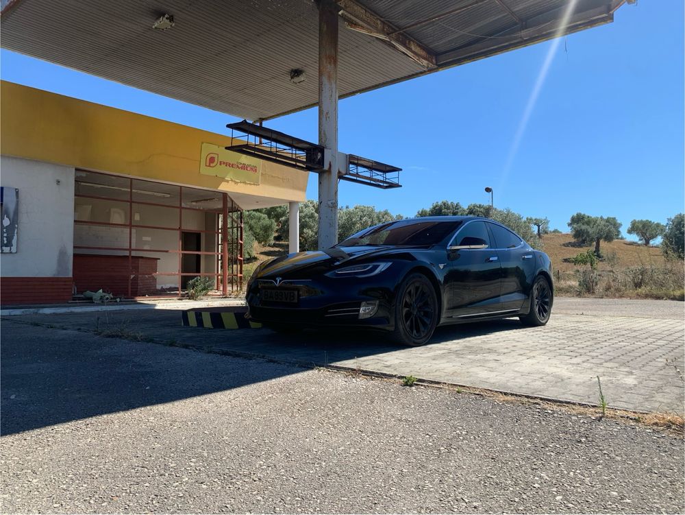 Tesla Model S 75