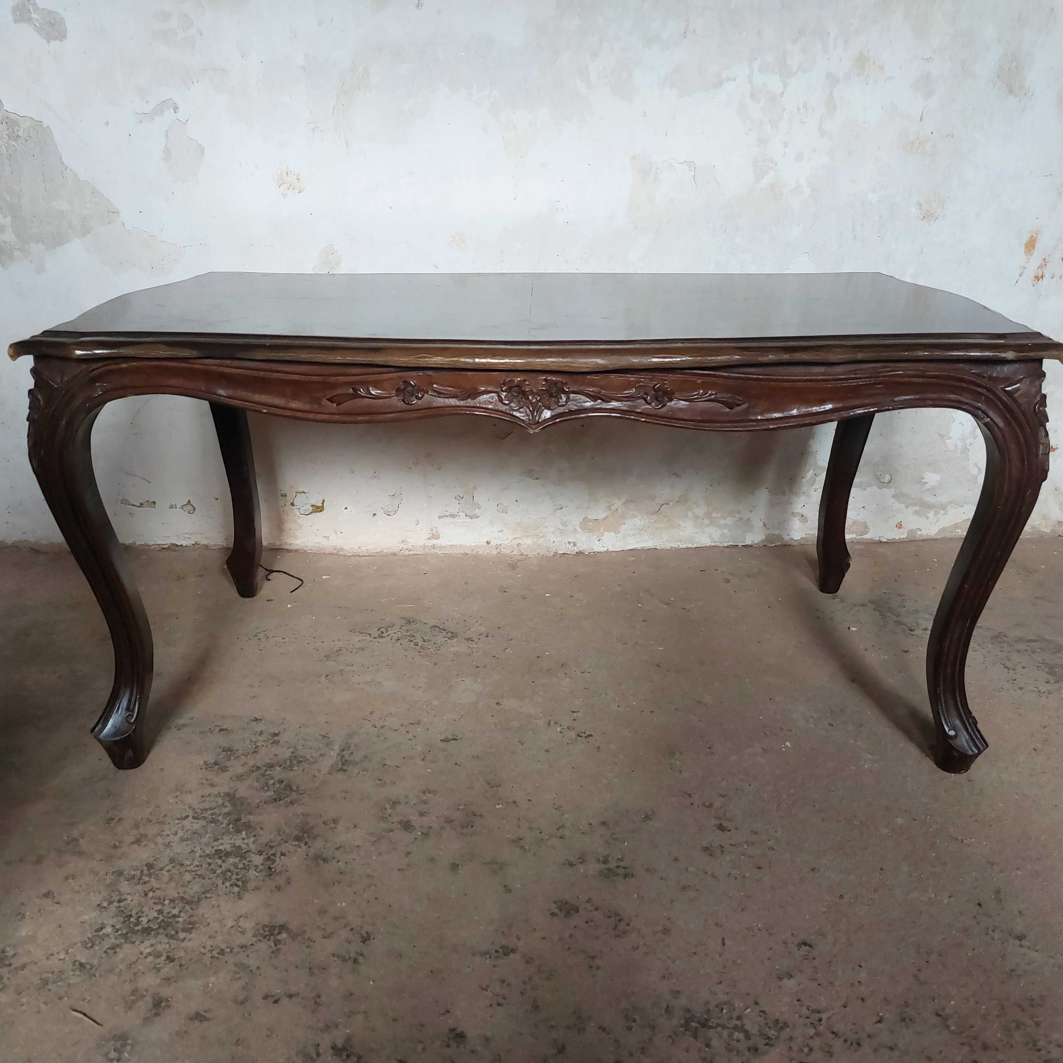 Mesa de madeira antiga