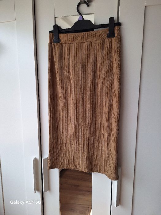 Spódnica prążkowana midi jasny brąz