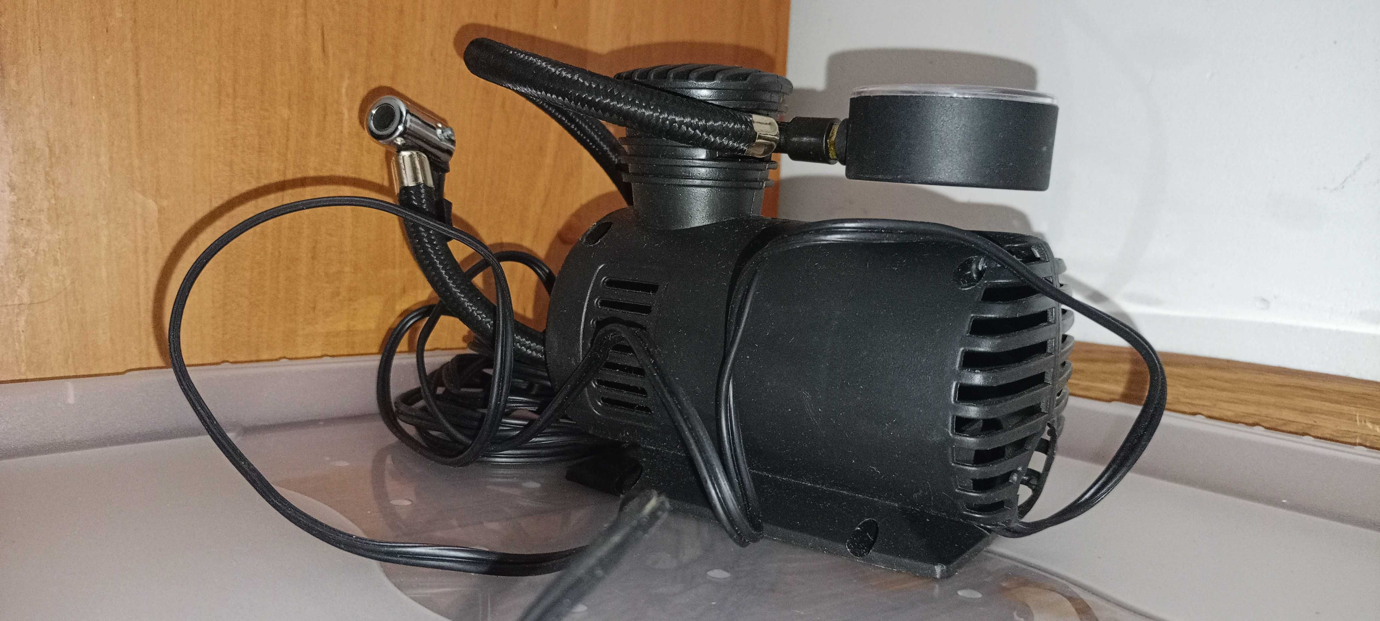 Mini kompresor Unitec 12V pod zapalniczkę