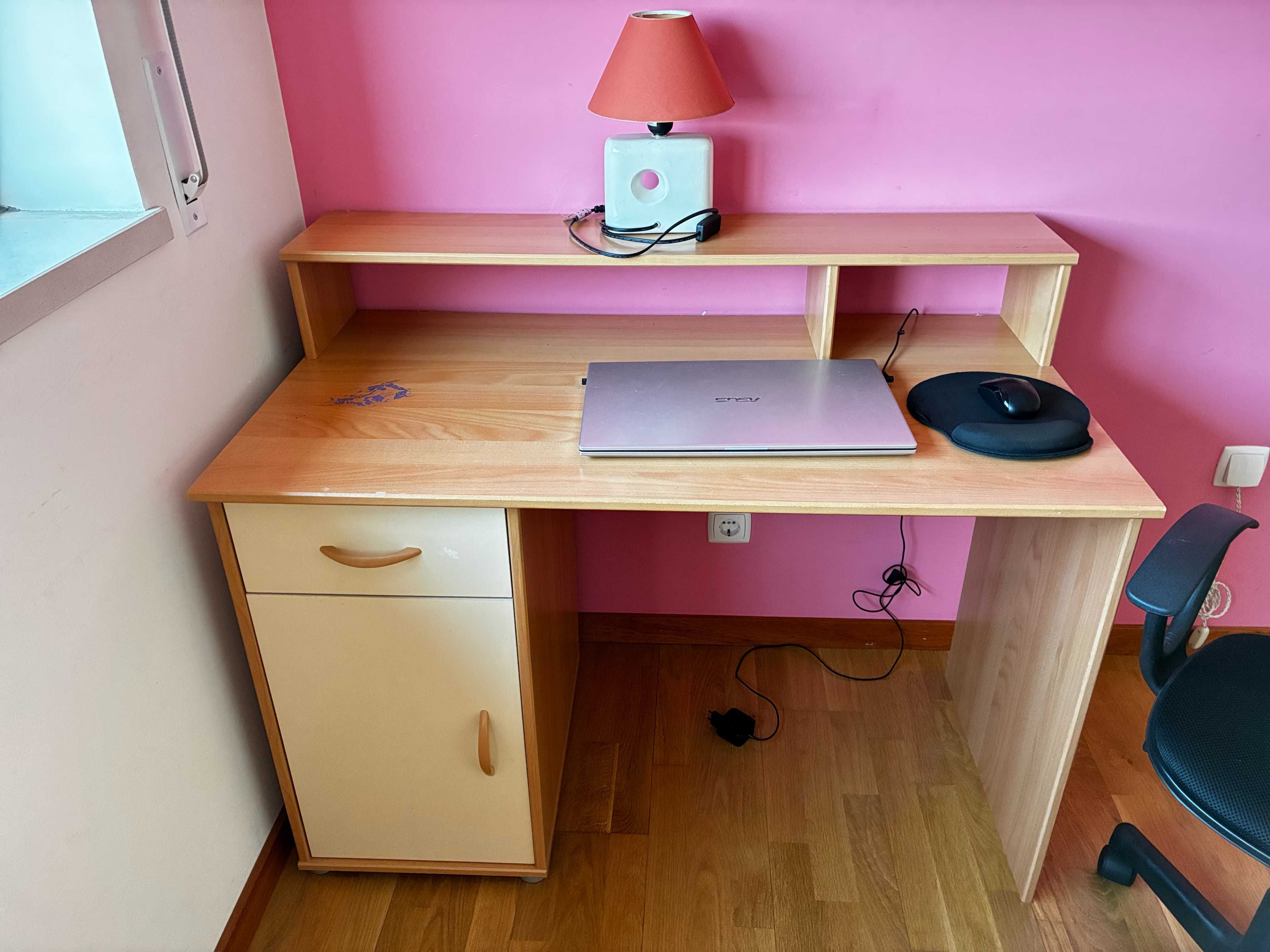 Secretaria e Cadeira