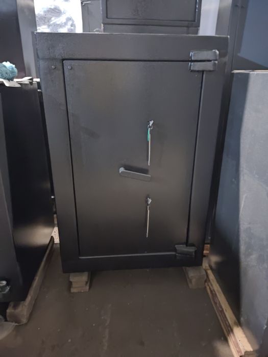 Продаю б.у канцелярський огневзломостойкий сейф 5 класс защиты.