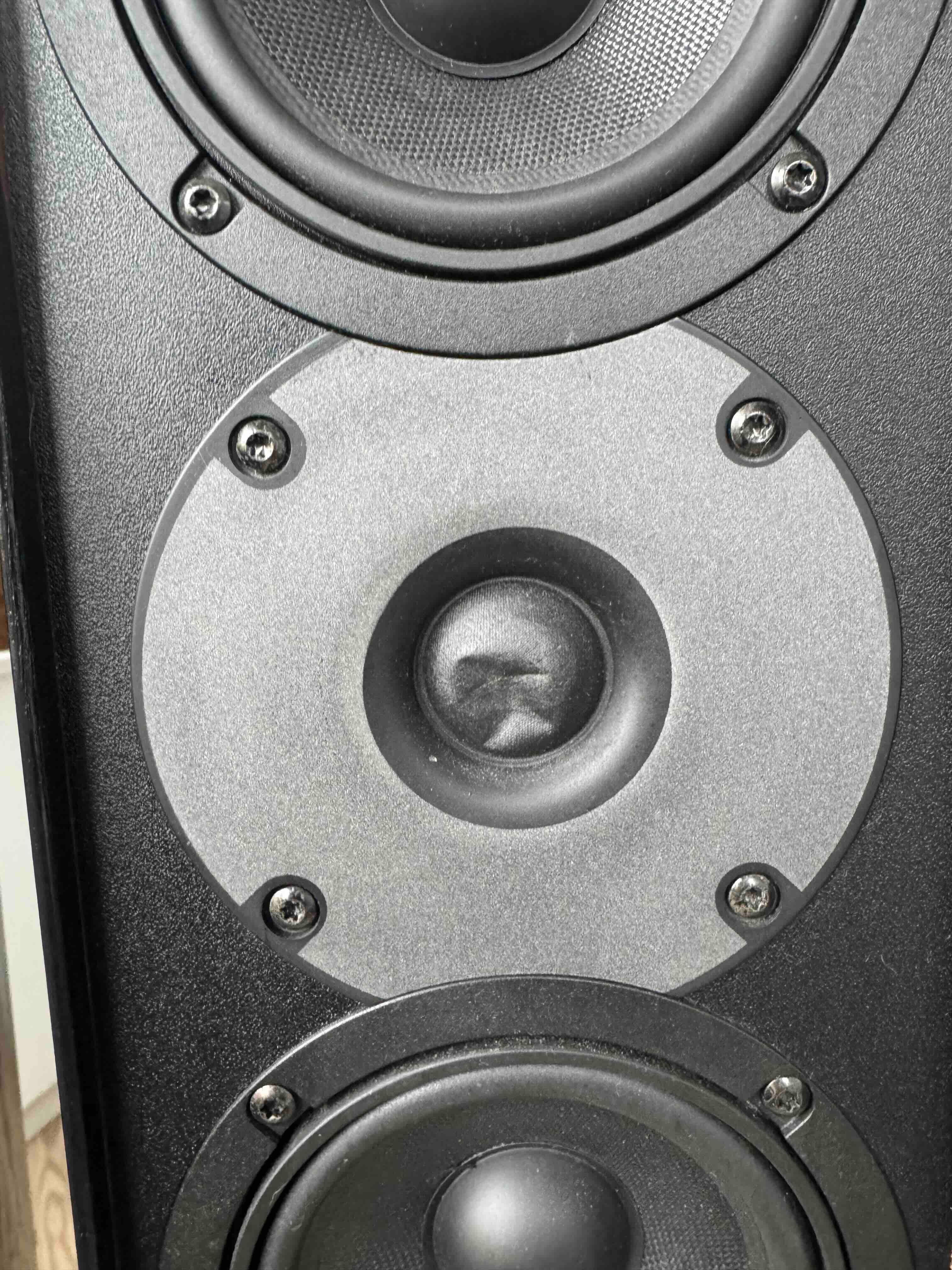 kolumny Jamo D 570