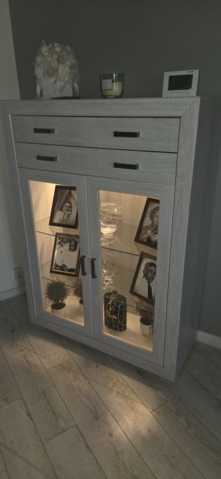 Komoda podświetlana