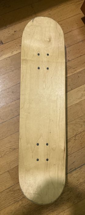 Skate em madeira utilizado algumas vezez