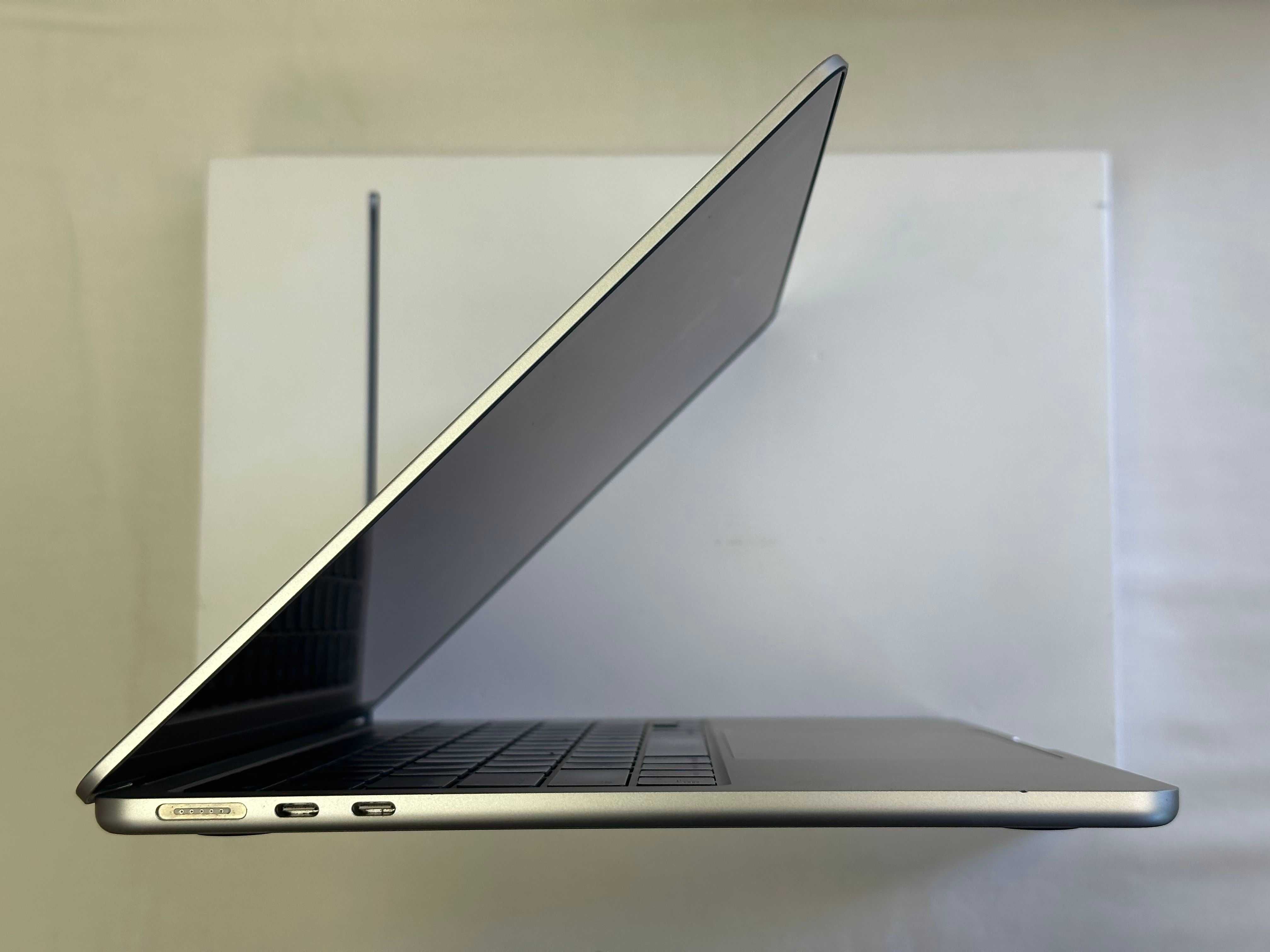 MacBook Air M2 13’ 2022р. 16/256Gb, 98% батарея - 94 циклів