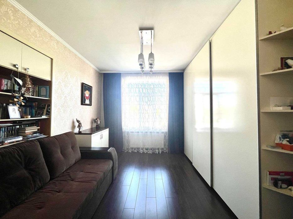 № 12636 - Простора двохповерхова 4 к. квартира, Центр, Київська