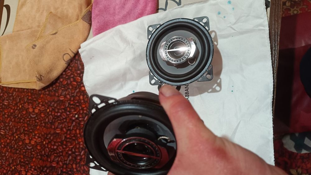 Дінаміки в авто майже нові