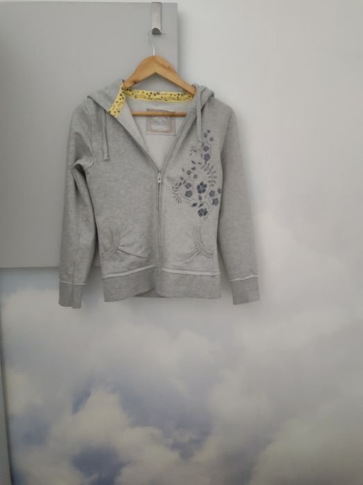 Szara bluza z kapturem