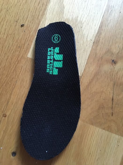 Нові дитячі кросівки