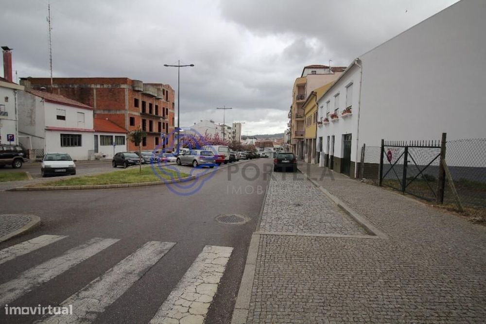 Apartamento T3, num 3º andar, no centro de Macedo de Cavaleiros.